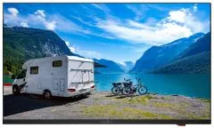REFLEXION LDDX27IBT_Black mit Standfu Smart LED Fernseher webOSHub, 27 Zoll, Rahmenloser Camping/Boot/LKW TV, 12/24/230 Volt, Full HD, Bluetooth, WLAN